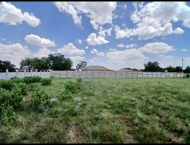 1,018M² VACANT LAND FOR SALE IN KOOKRUS